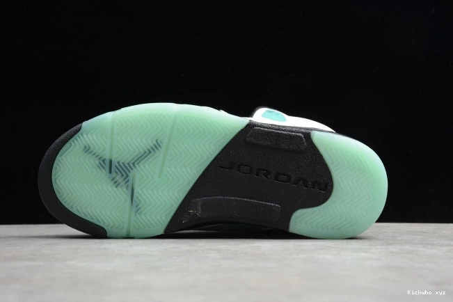 Jordan CN2932-100 Island 5 Green Air 0731